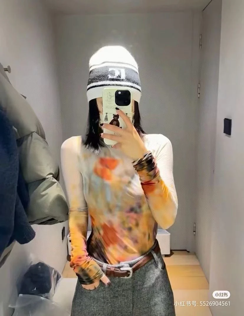 欧版时尚休闲弹力彩色印花长袖打底衫 显白显瘦经典百搭
