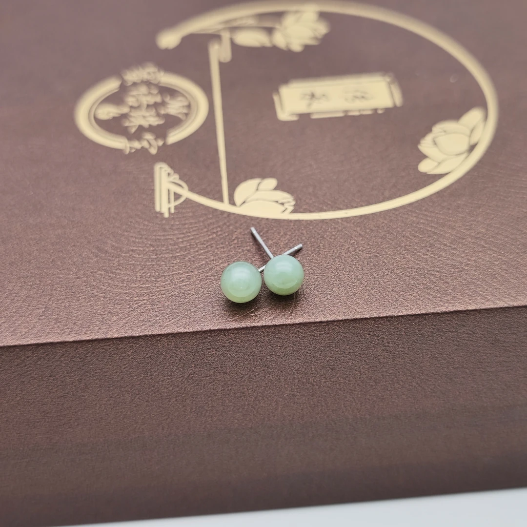 和田玉耳钉一对(多样性发货发其一)