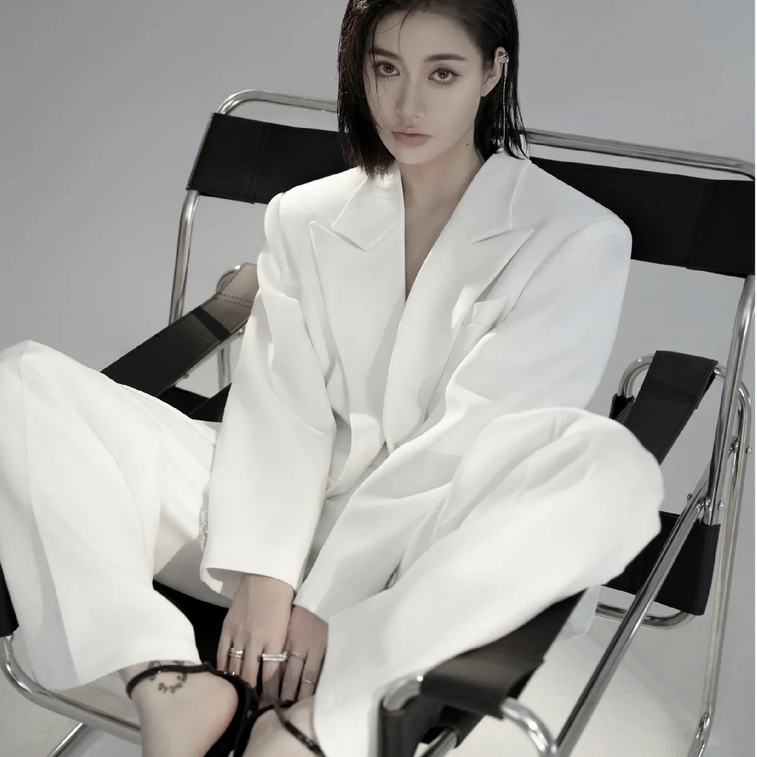 2025新款流行网红休闲白色女装高级时尚潮流西装女高端大气上档次