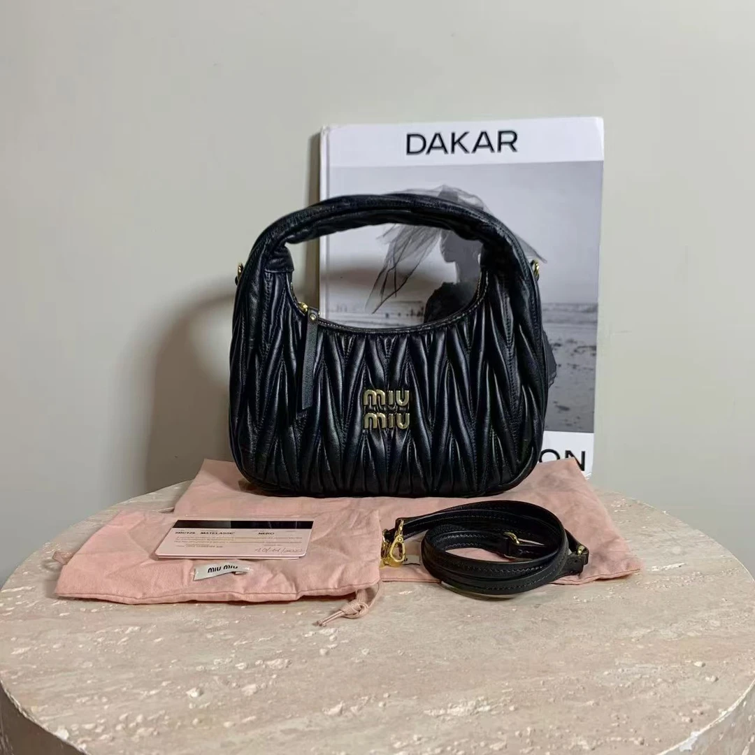 95新 MIU MIU/缪缪 壹臻/黑色褶皱hobo包小号  37911981