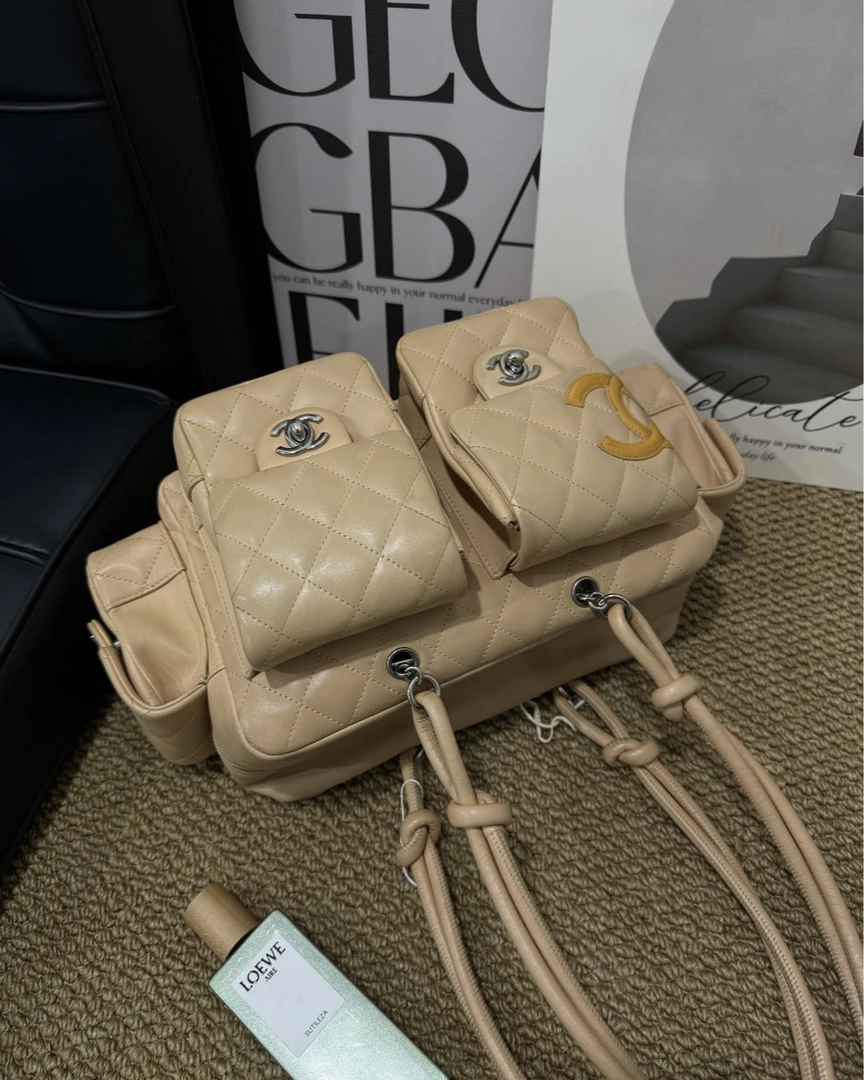 95新 Chanel/香奈儿 赤境·6489  奶茶色多口袋机车康鹏单肩包0506