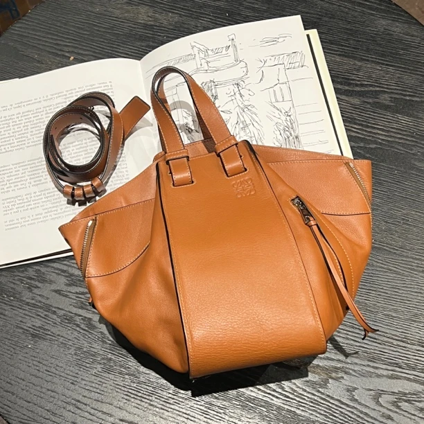 95新 LOEWE/罗意威 舍得 Loewe 焦糖金棕吊床包