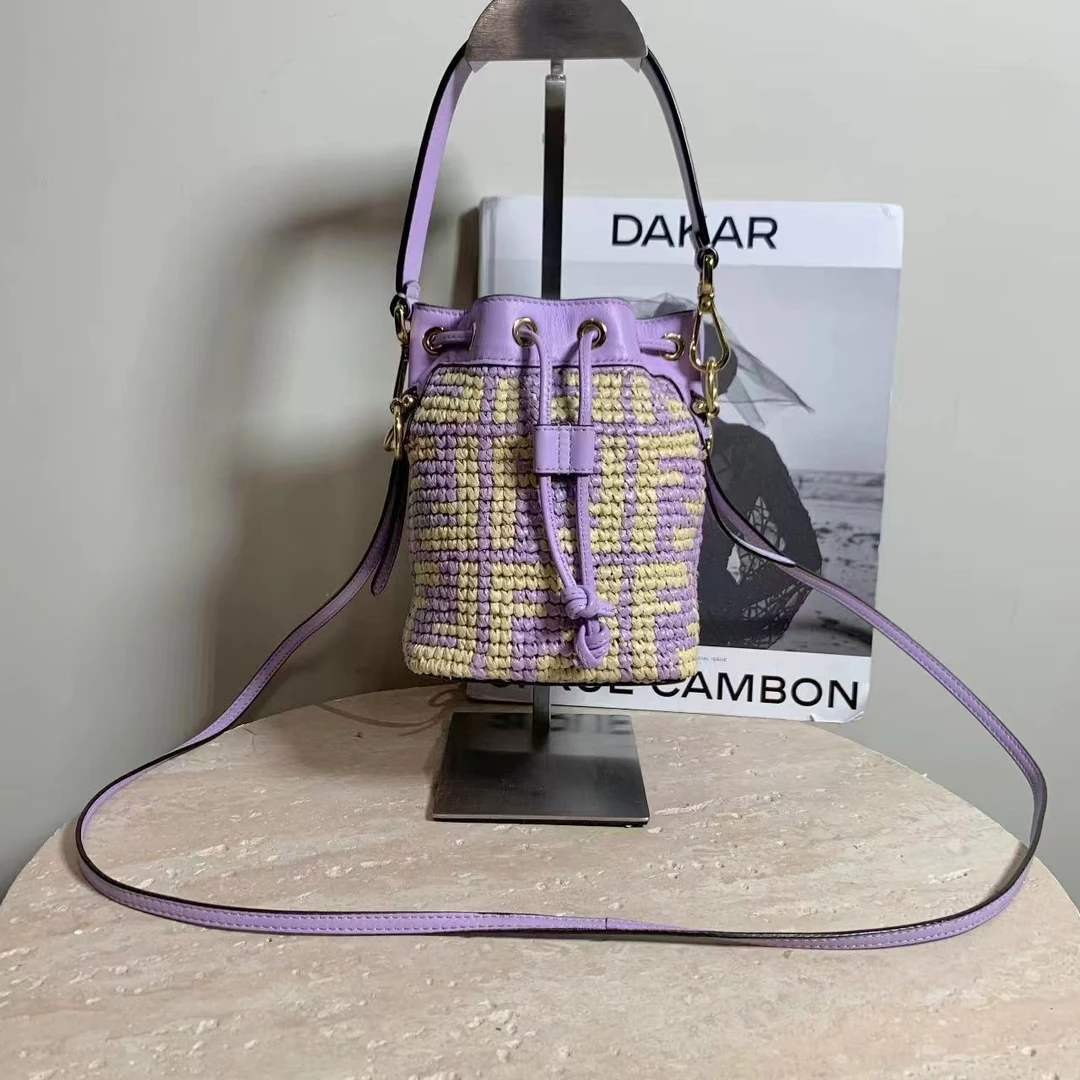 99新 FENDI/芬迪 壹臻/95新浅紫色草编拼皮小水桶 63635243
