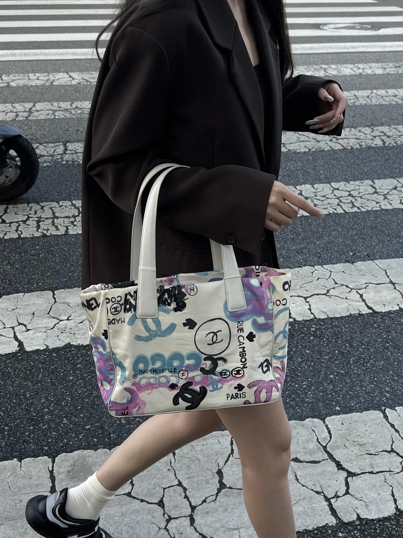 95新 Chanel/香奈儿 赤境·0434 白色幻彩涂鸦小tote手提包06-08