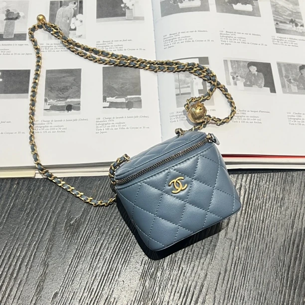 95新 Chanel/香奈儿 舍得 Chanel 烟灰蓝金球小废包