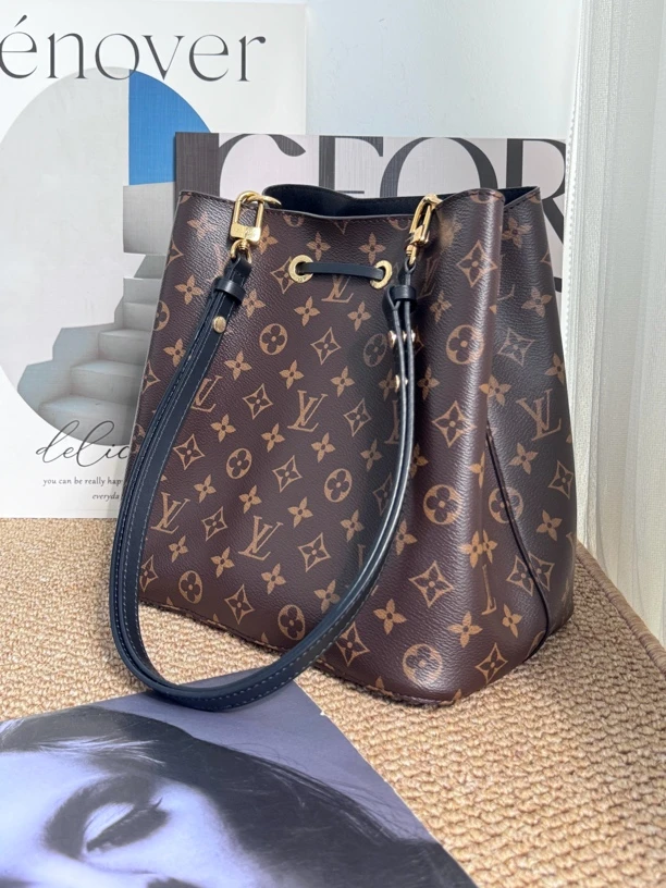 95新 LouisVuitton/路易威登 赤境·8974 老花水桶黑肩带单肩芯片