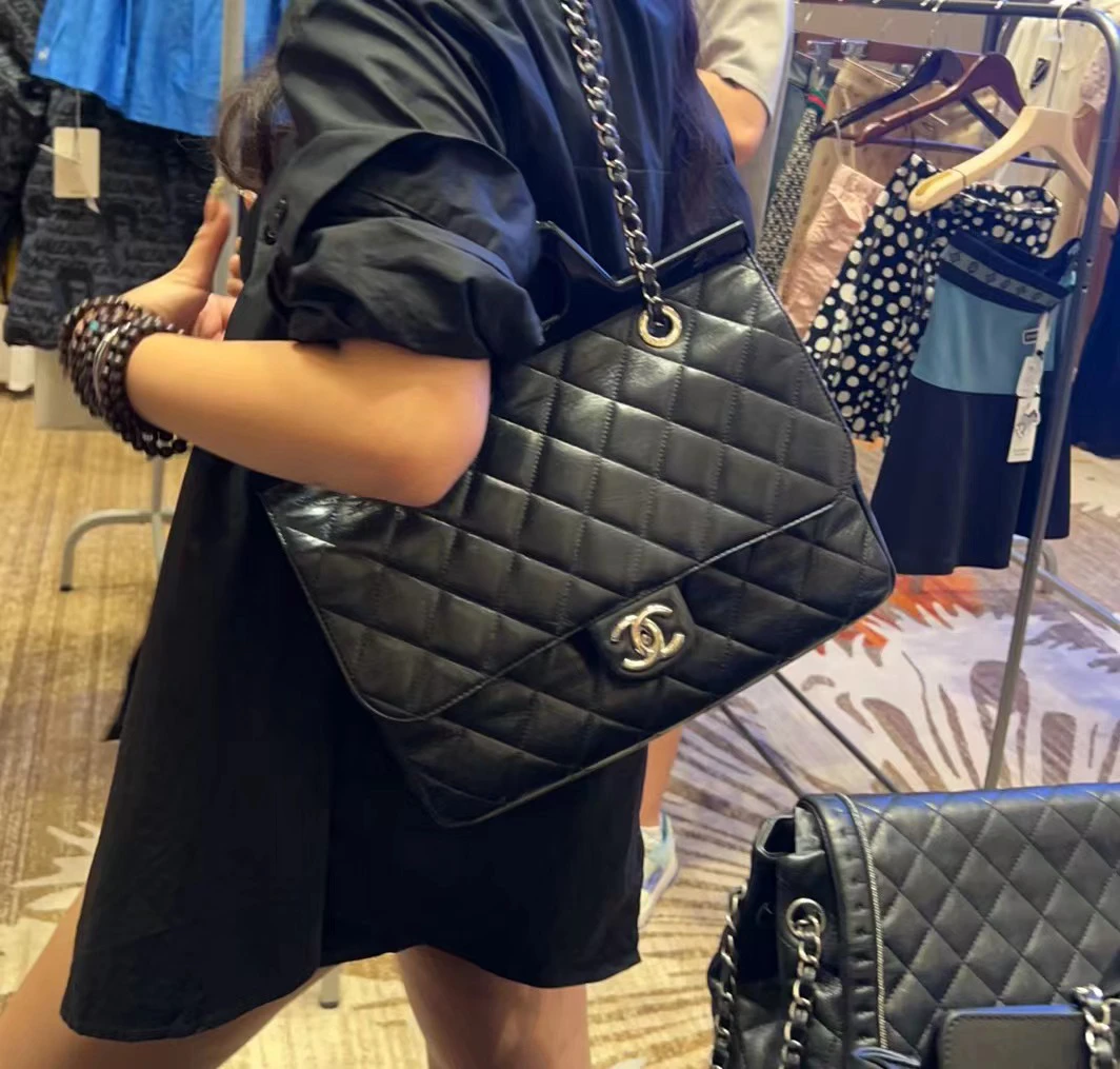 95新 Chanel/香奈儿 赤境·包展 黑色亚克力衣架托特包