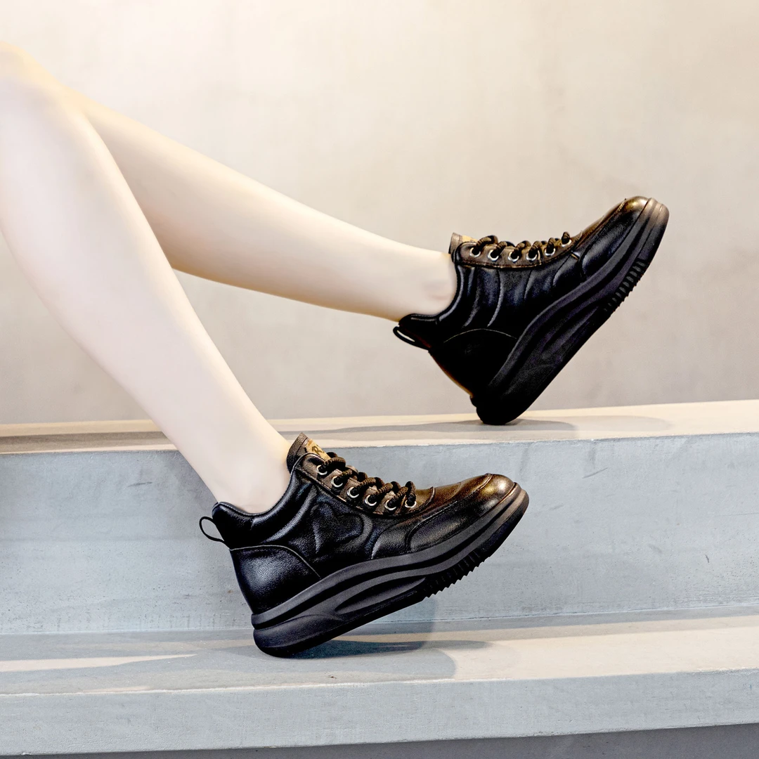 2024秋冬季新款头层牛皮软底高帮鞋女系带休闲鞋拼色平底加绒女鞋