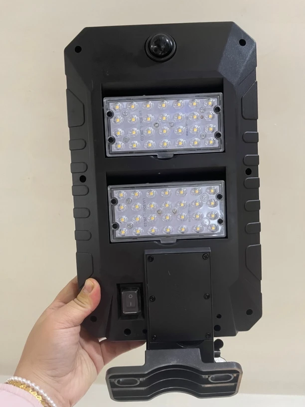 双灯太阳能一体灯1个（无杆）