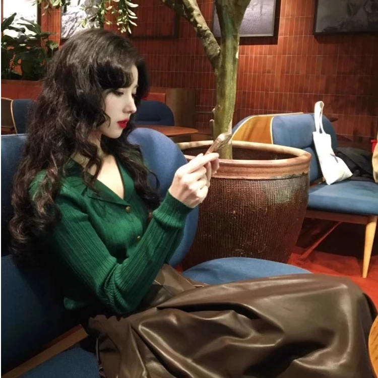 港风早秋复古显瘦气质翻领绿色毛衣长袖针织衫女修身百搭打底上衣