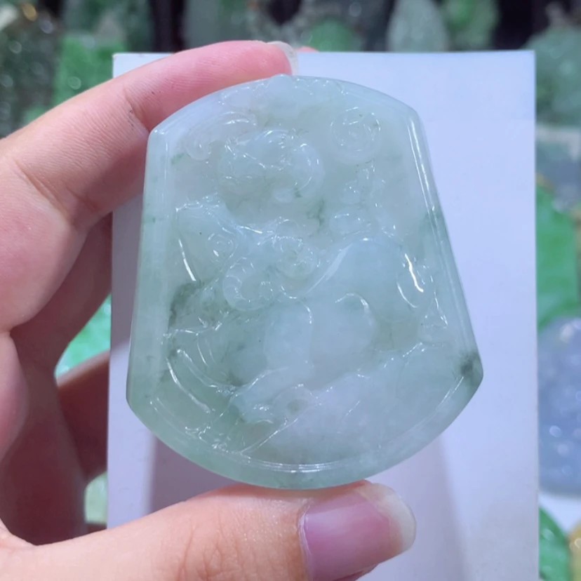 缅甸天然A货翡翠飘花扭转乾坤牛牌吊坠
