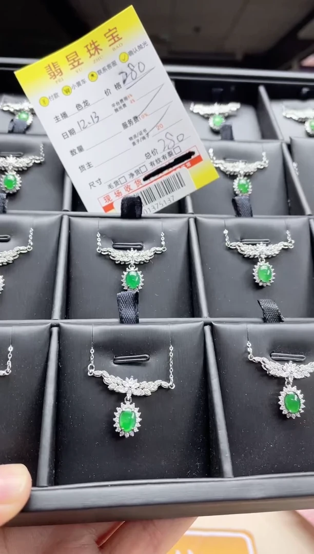 【闪购商品】翡翠颈饰银S925镶嵌s925银-01375137-多样性发货