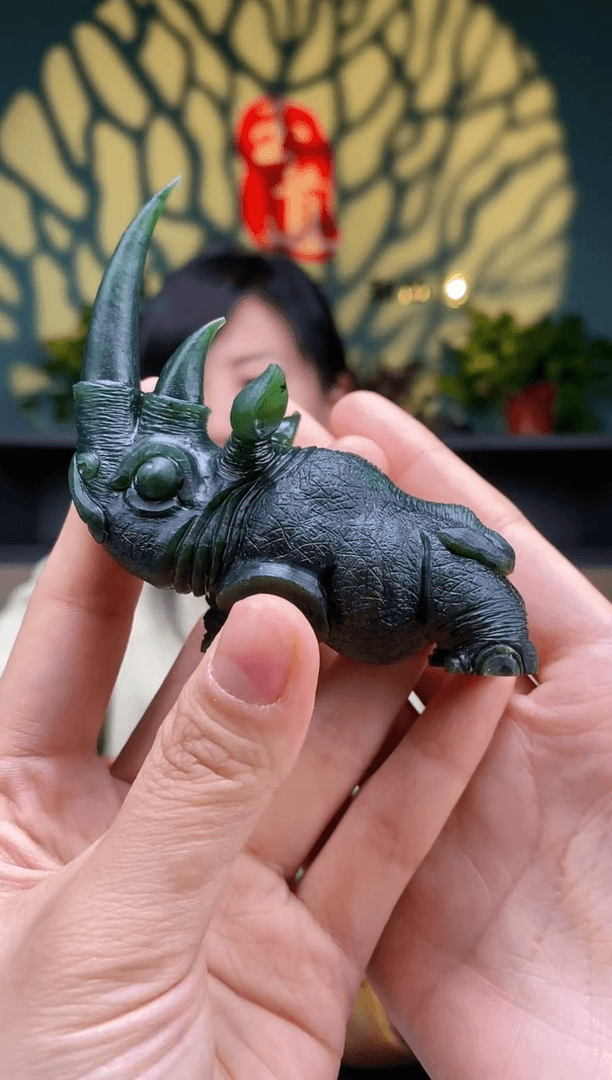 【闪购商品】和田玉-未镶嵌碧玉籽料犀牛摆件