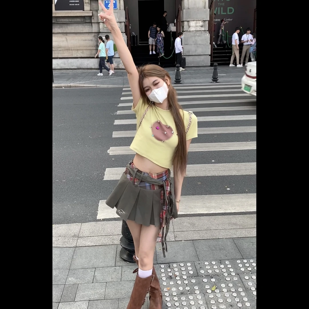 【李嘎嘎】“土星系列”撕拉毛边格纹短裙+彩钻小上衣套装