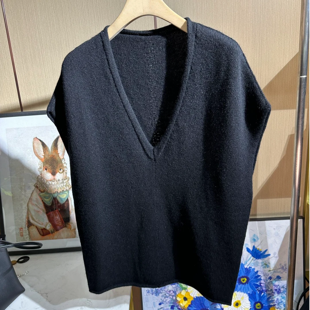 V领纯色混纺背心马甲针织舒适时尚百搭女士套头秋季