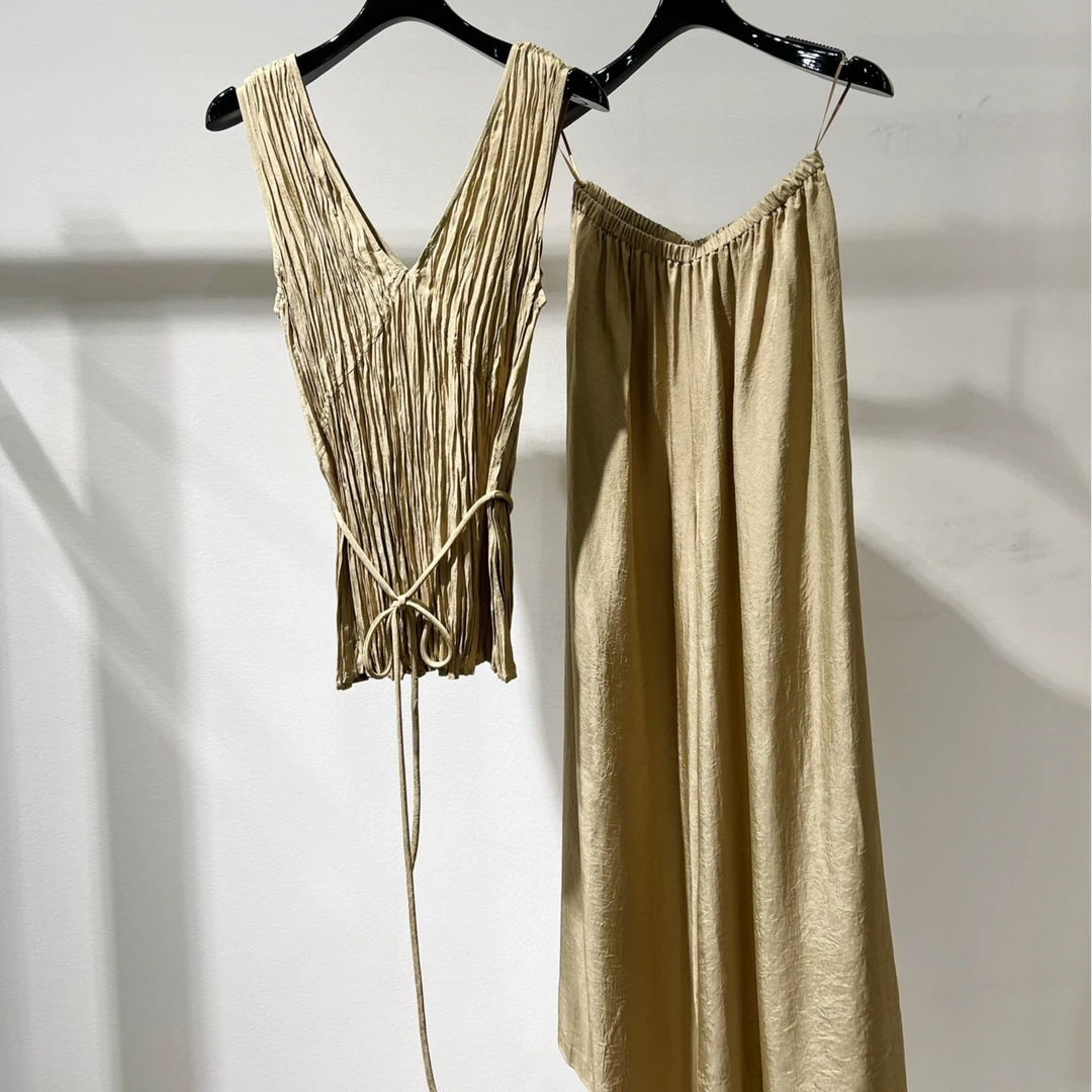 2024年春夏V领褶皱醋酸蓝色驼色套装显瘦气质时尚夏季无袖女士