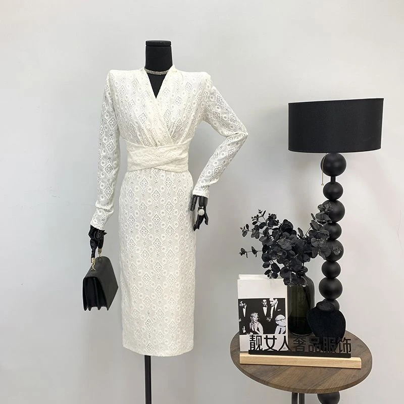 2024新款性感御姐包臀长裙ins修身显瘦女人味镂空V领蕾丝连衣裙潮