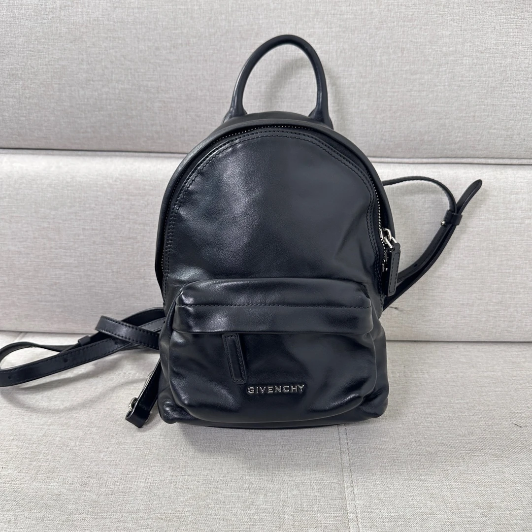 95新 Givenchy/纪梵希 纪梵希黑色双肩包 JM