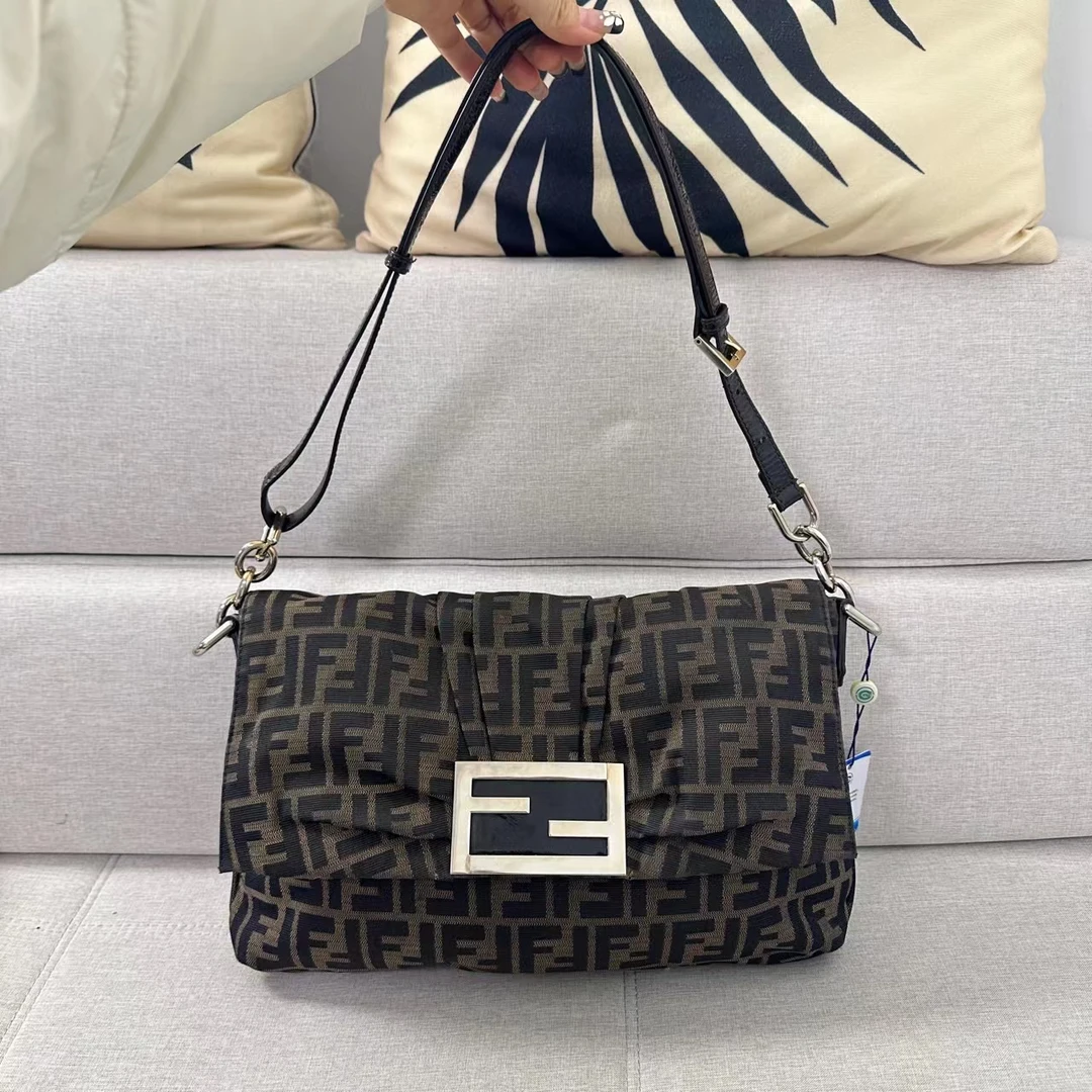 95新 FENDI/芬迪 FENDi腋下大法棍【七宝优选】