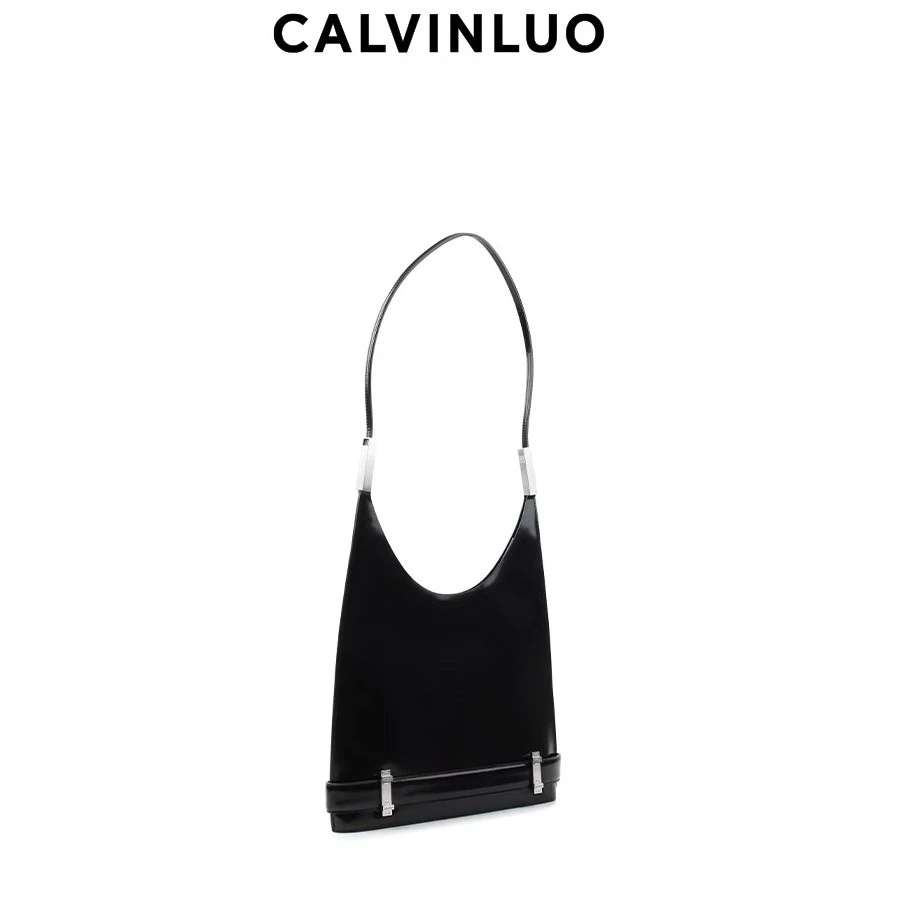 CALVINLUO 黑色开边珠皮带装饰大号斜挎包 24SS 新品时尚女士