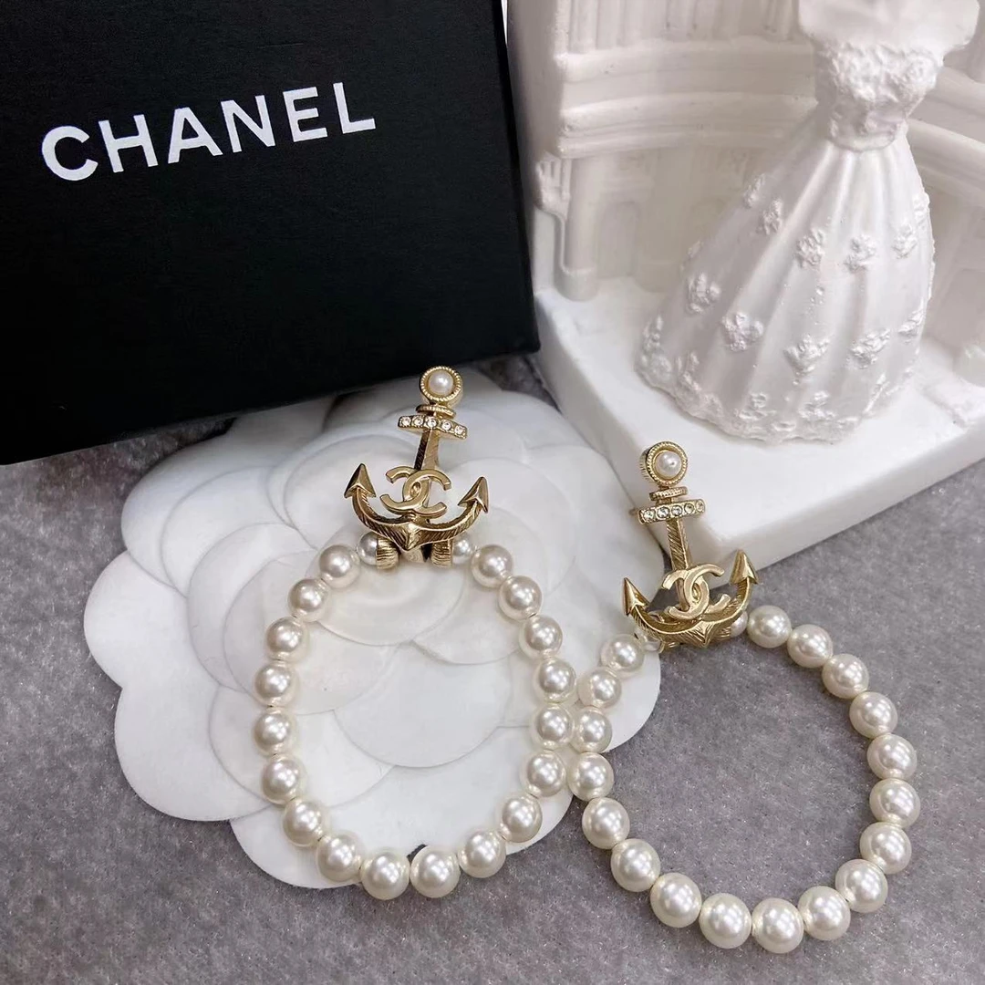 全新未使用 Chanel/香奈儿 气质珍珠/镶钻/耳圈/耳钉/时尚珠耳环