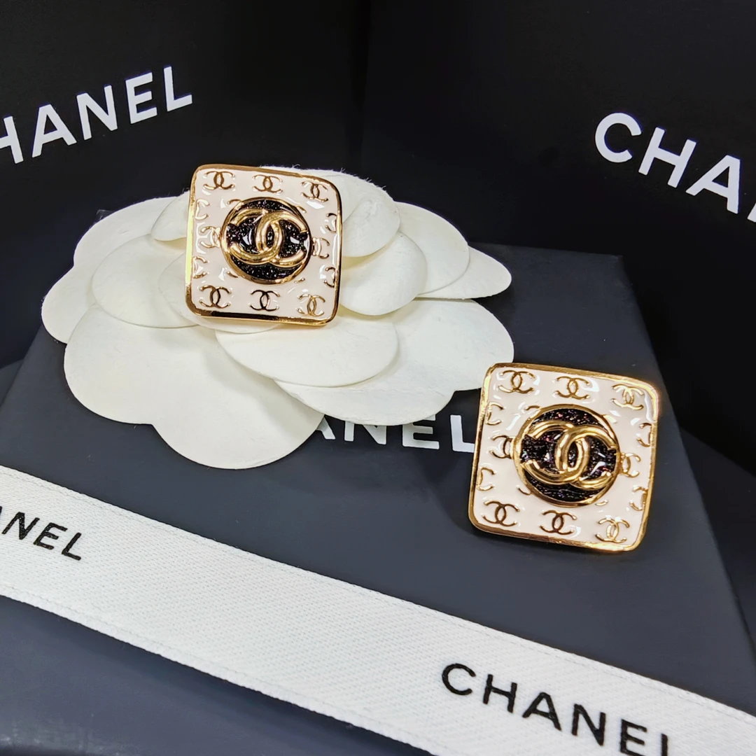 未使用 Chanel/香奈儿 耳钉方形气质时尚金色经典小香风