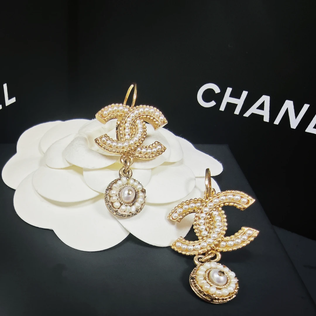 全新未使用 Chanel/香奈儿 耳环气质时尚金色经典珠珠法式耳勾
