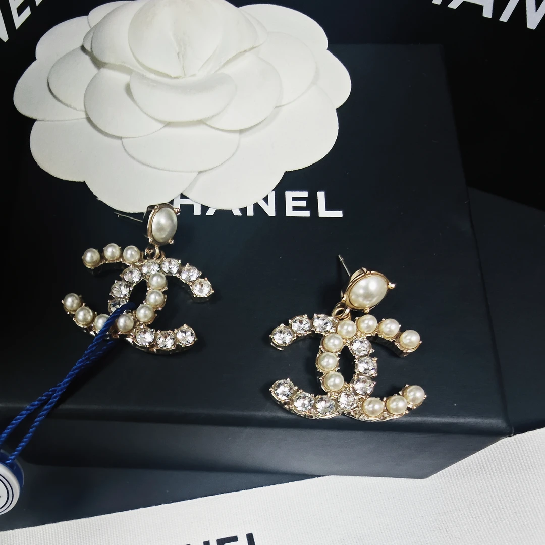 全新未使用 Chanel/香奈儿 耳环气质试试百搭钻钻珠珠