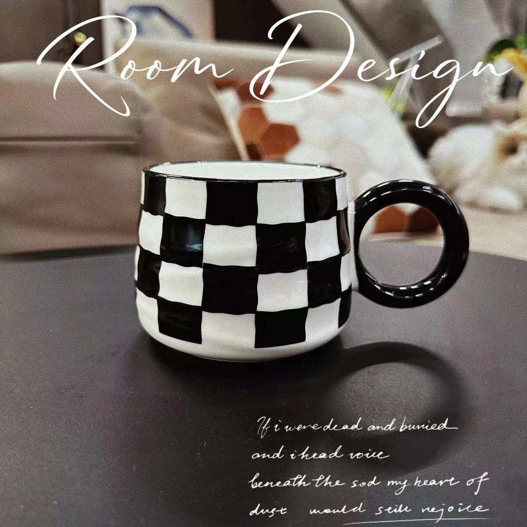 复古棋盘格小众设计感法式陶瓷杯带盖大容量办公咖啡杯女刻印LOGO