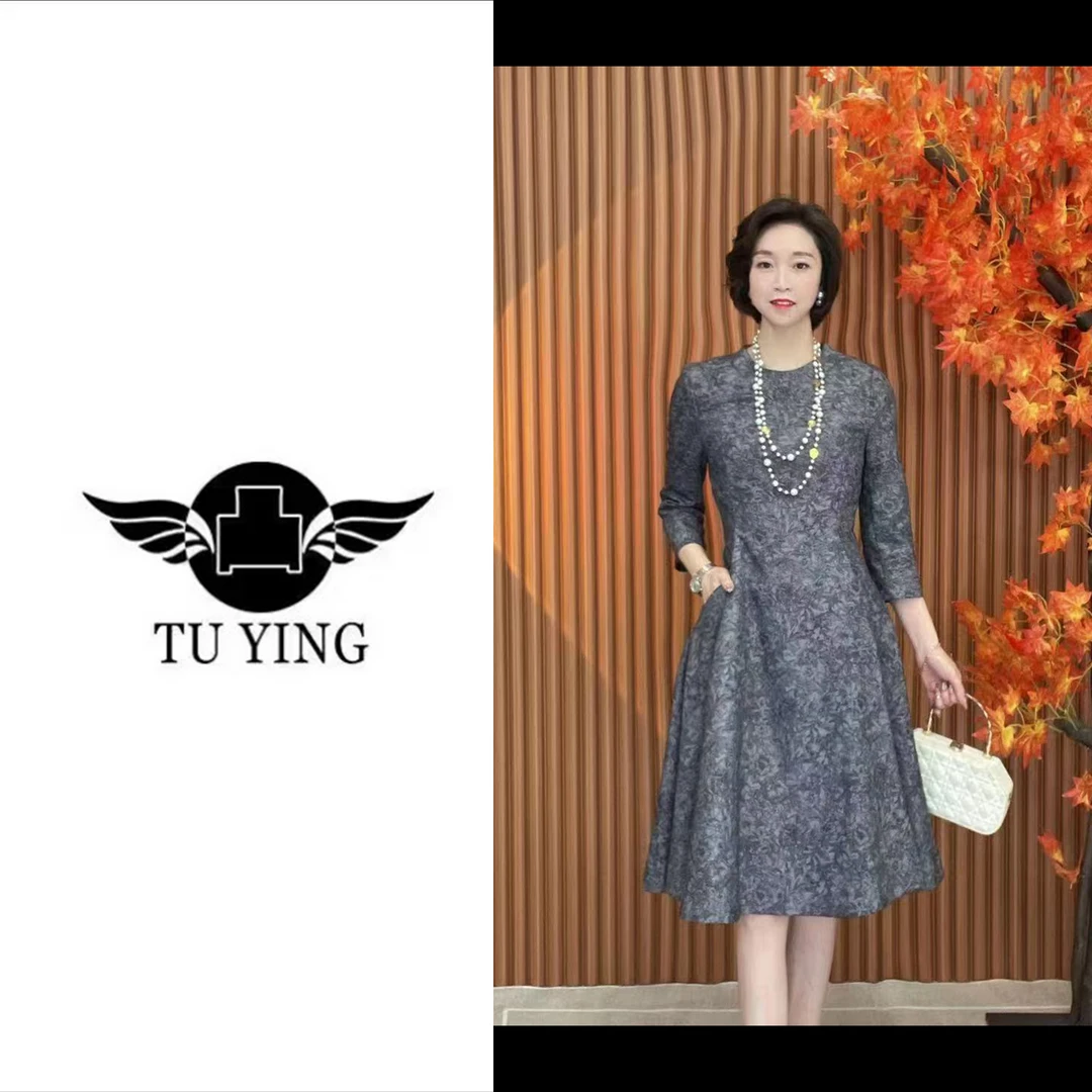 凸影2024秋冬暗纹提花优雅时尚气质圆领显瘦长袖连衣裙-88930