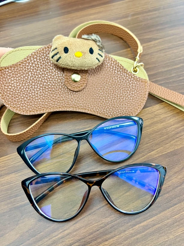 加宽防蓝光眼镜超轻大框猫眼显脸小眼镜送挂包