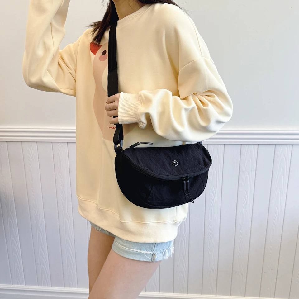 百搭风甜酷斜挎包新款轻便防水男女骑行包包休闲单肩马鞍胸包简约
