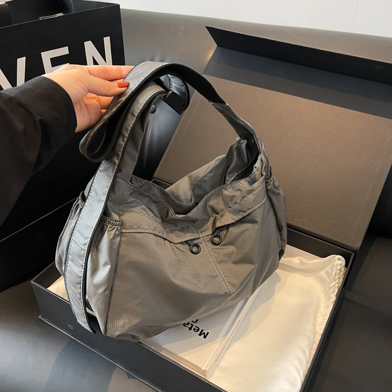 单肩包大容量饺子包防水牛津布简约运动风休闲男女同款斜挎包新