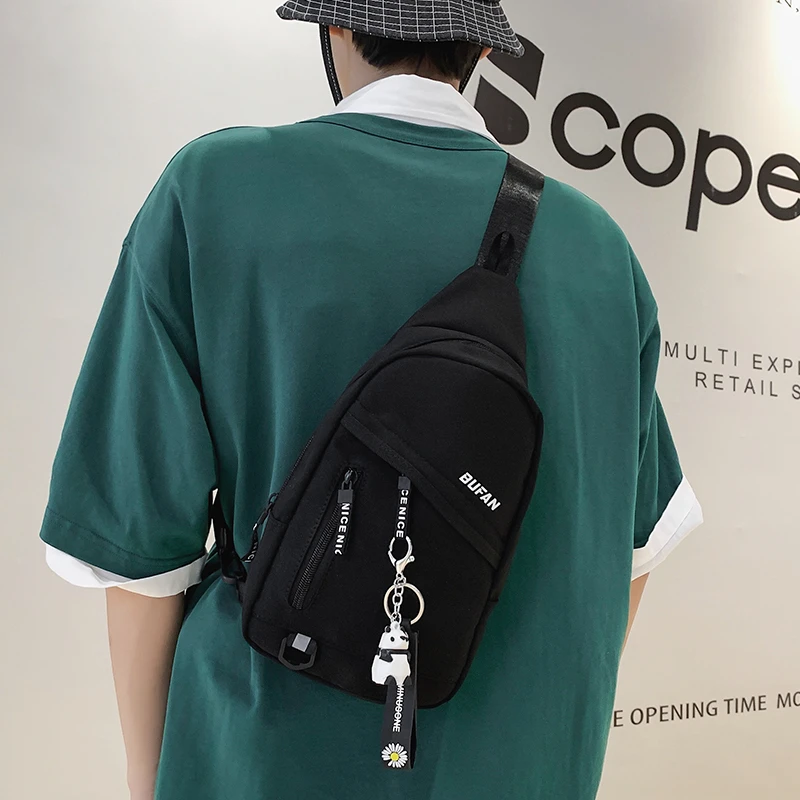 2023新款流行斜挎包男士时尚胸包男款手机小挎包男生日系百搭背包