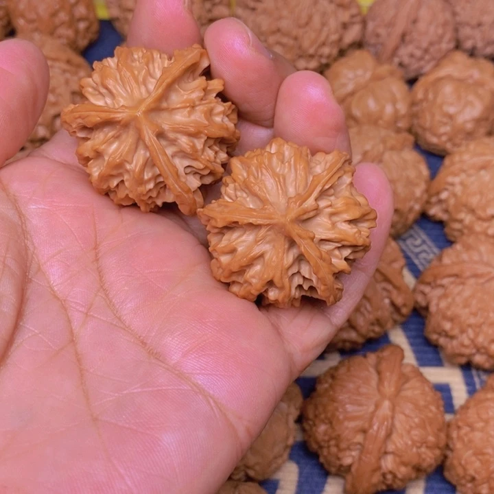 【闪购商品】文玩核桃吊坠三棱38