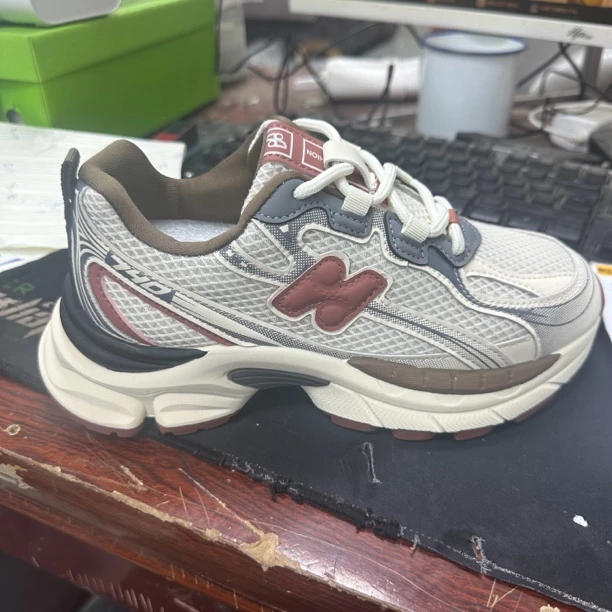 【谷梦飞服装2店】158春款百搭老爹鞋