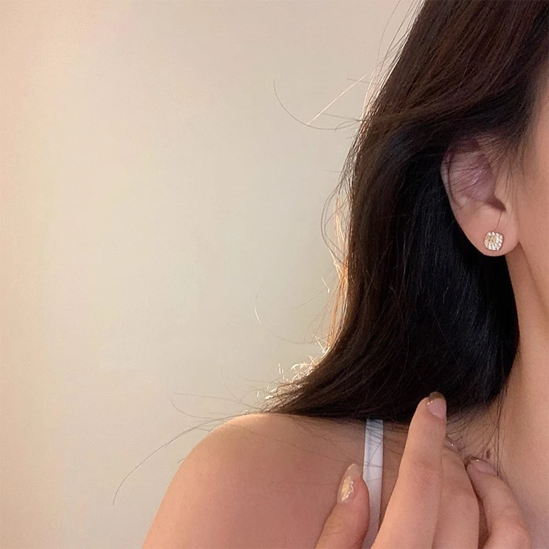 铜合金耳饰 高级感几何耳钉女2023新款爆款气质小众洋气耳环