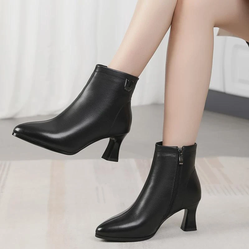 真皮尖头时装靴高跟短靴女牛皮34秋冬加厚棉靴大码女士皮靴洋气42