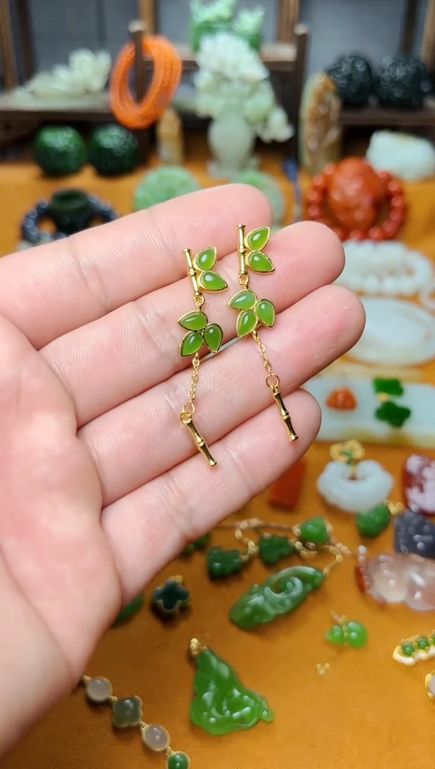 【闪购商品】和田玉颈饰银S925镶嵌竹叶耳钉01  多样性发货