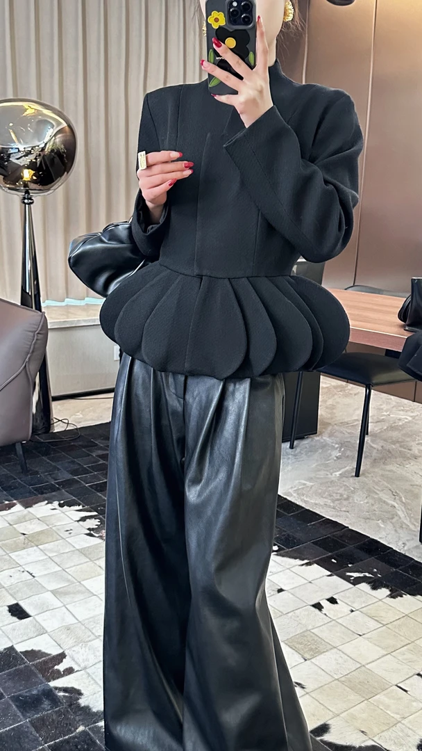 GaiQu高定系列。花瓣下摆设计师款气质圆领法式复古外套