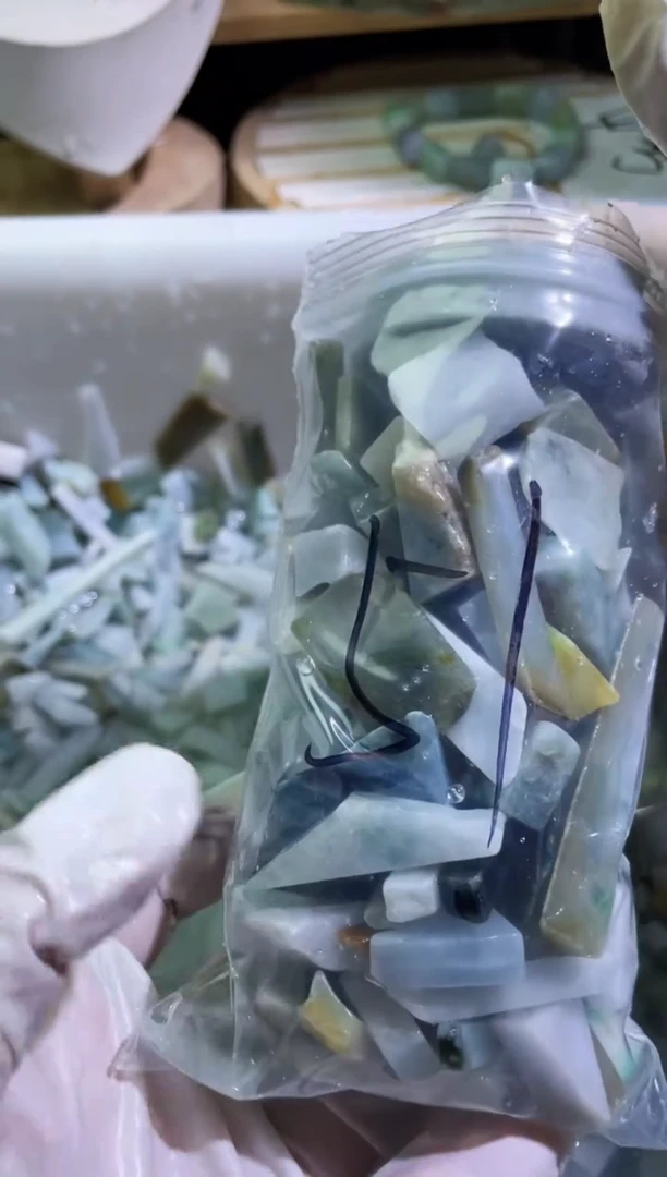 【闪购商品】翡翠颈饰未镶嵌缅甸天然翡翠中号500克51