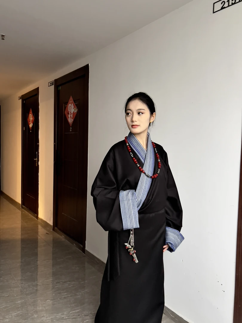 民族风藏袍女款长裙高贵典雅休闲藏服