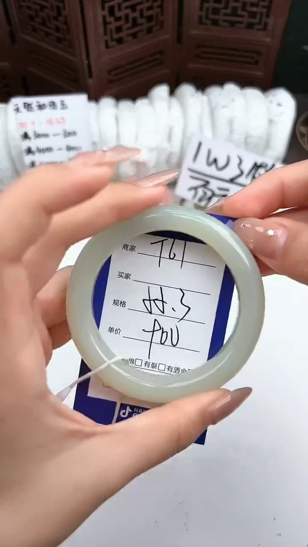 【闪购商品】和田玉手镯未镶嵌微色差T61