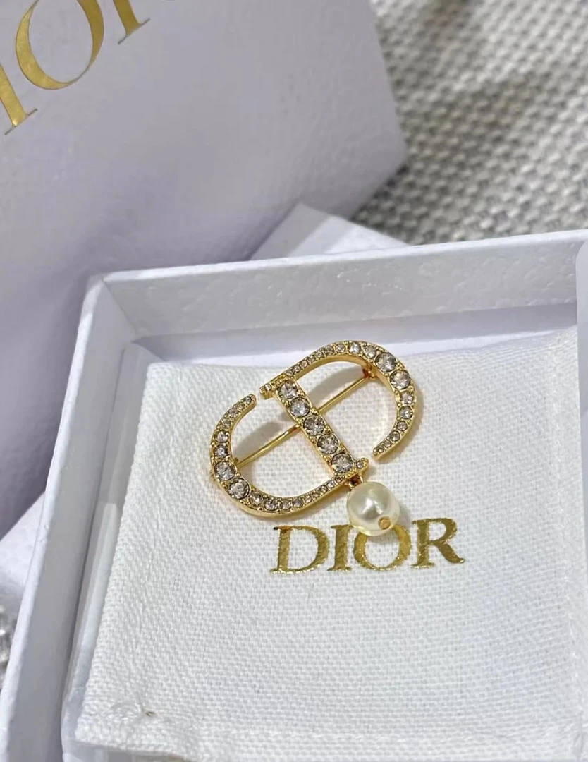 99新 DIOR/迪奥 字母胸针/市场价7500/xm40722