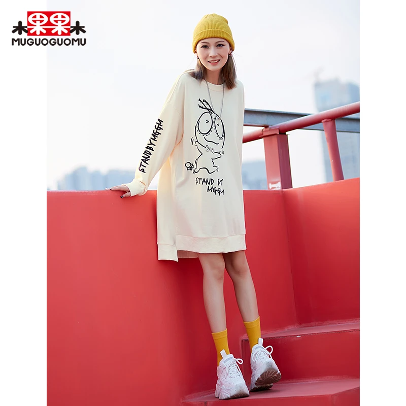 木果果木秋季新款宽松不规则连衣裙休闲中长款奇迹印花卫衣裙