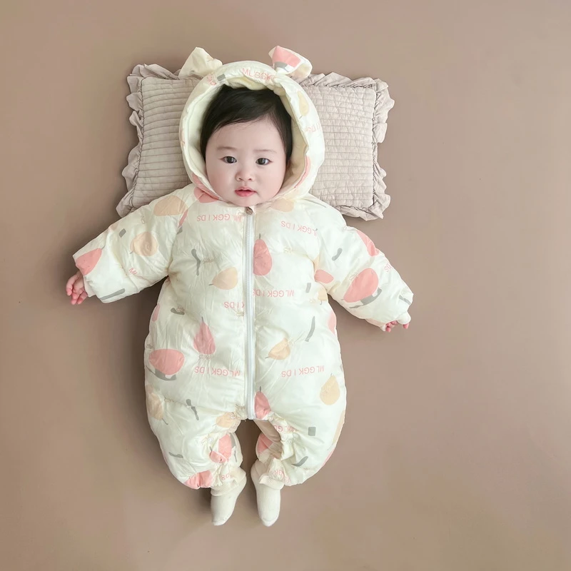 婴儿连体衣冬季加厚外出服可爱超萌网红女宝宝抱衣加厚哈衣爬爬服