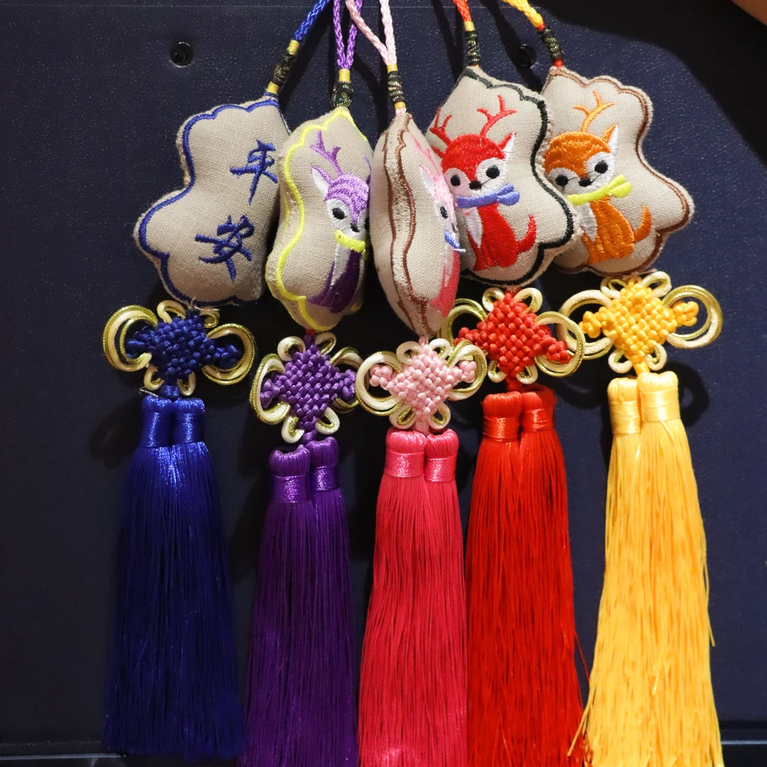 黎候虎手工刺绣平安福