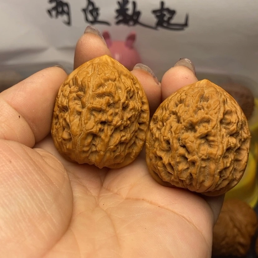 【闪购商品】文玩核桃吊坠红**端水龙纹
