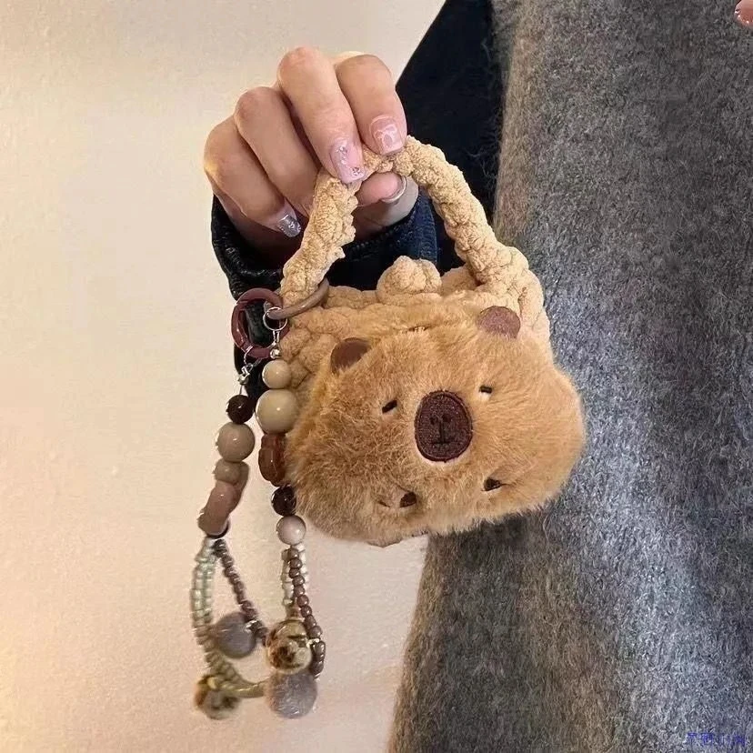 可爱毛绒包包卡通棕色适用苹果卡皮水豚巴拉收纳耳机保护套零钱款