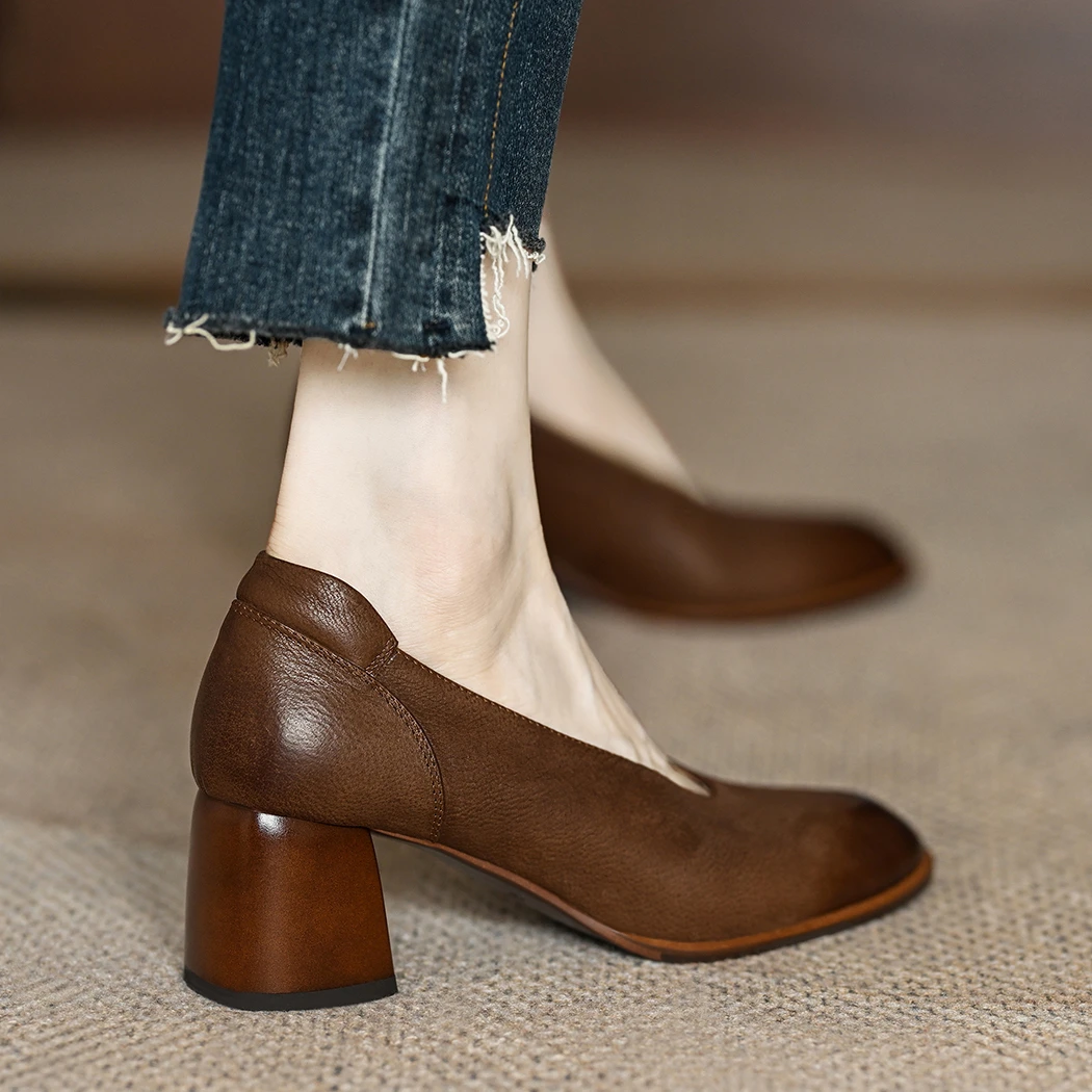 MENEER-M圆头百搭女2025年新款粗跟复古棕色一脚蹬真皮通勤高跟鞋